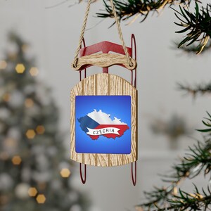 Czechia Schlittenverzierung, Czechia Karte Weihnachtsandenken, Chechia Winterurlaub Ornament, Geschenk für Skiliebhaber, Czechia Einzigartige Baumverzierung