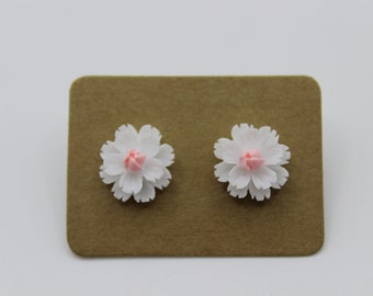 Jolies boucles d’oreilles Little White Flower Post