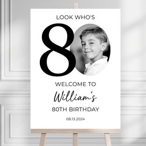 Cartel de bienvenida número 80, Mira quién es el cartel de bienvenida número 80, Cartel de bienvenida número 80 moderno, Cartel número 80 con foto, Cartel de bienvenida de cumpleaños