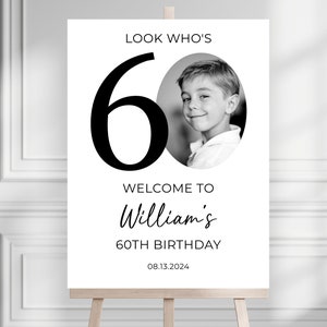 Plaque de bienvenue 60e, Look Who's 60, Plaque de bienvenue moderne 60e, Poster 60e avec photo, Poster de bienvenue anniversaire