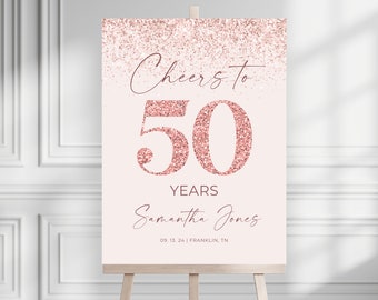 Könnte beinhalten: Ein rosa-weißes bedruckbares Schild mit roségoldenen Glitzerakzenten. Das Schild lautet "Cheers to 50 Years Samantha Jones 09.13.24 | FRANKLIN, TN".