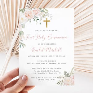 ブラッシュピンクの初聖体拝領招待状テンプレート ピンクの花柄の聖体拝領招待状、女の子の聖体拝領招待状、編集可能な初聖体拝領招待状