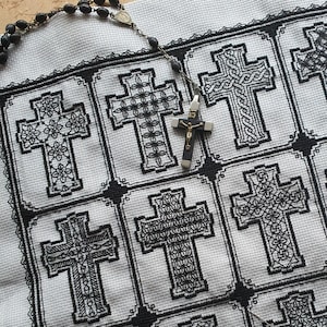 Gothic Blackwork Kreuze Kreuzstichmuster, Black Work Cross Sammlung Stickvorlage, Journy in Blackwork Stickmuster PDF