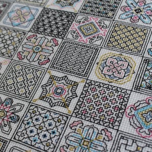 Marokkanische Fliesen Reise in Blackwork Stickmuster, Moderne Boho Schwarzarbeit Sofort Download, Bunte Stickdatei