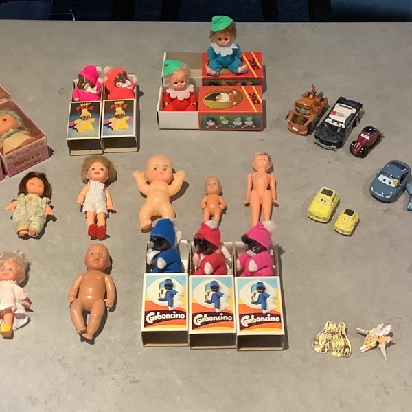 P. Vintage dolls, Pokémon badges, Disney cars,matchbox dolls inc Zapf,Querzola,Barbara,clowns,baby pele 1960s - 2000’s