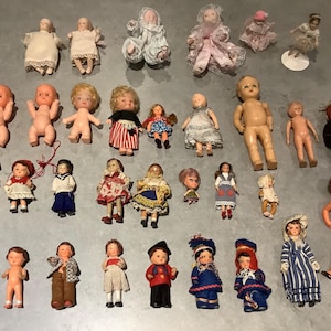 MP. - Vintage small bisque, porcelain, pottery dolls some Dollshouse, German, Continental, ARI, Hong Kong, Lundby etc.