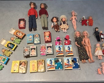 O. Diverses poupées, y compris Sunshine Family, bébé Matchbox, Disney, bébés en plastique, Continental, etc.