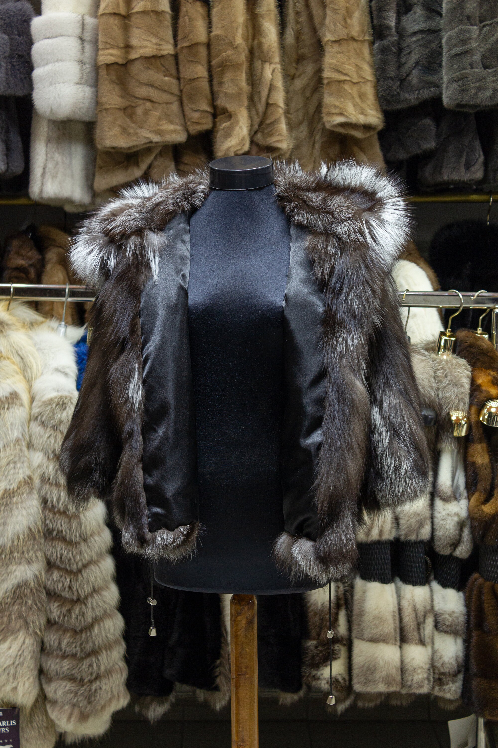 Manteau Veste En Renard Argenté Avec Manches Cuir - Marque VINCE, Taille M - Neuf Avec étiquettes