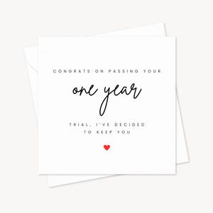 Carte d'anniversaire drôle | Félicitations, vous avez réussi votre essai d'un an | Petit ami Petite amie Fiancé Fiancée | Cadeau pour lui Elle | Personnalisé