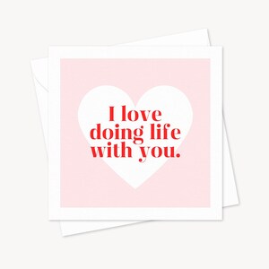 Tarjeta de aniversario "Me encanta vivir la vida contigo" / Tarjeta de feliz boda / Esposo, esposa, novio, novia, prometido / Regalo para él y ella / Nuestra cita
