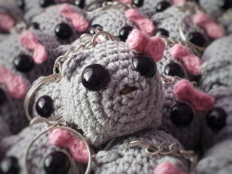Sad hamster meme viral tiktok crochet keychain handmade zdjęcie 2