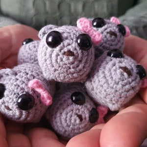 Sad hamster meme viral tiktok crochet keychain handmade zdjęcie 1