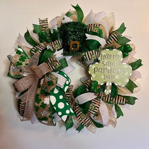 St Patrick’s Day wreath, St Patrick’s Day green front door wreath, shamrock door hanger