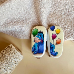hand painted newborn shoe, baby shoes