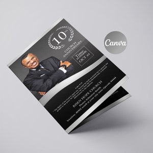 Puede incluir: Una invitación a un aniversario de iglesia negra y plateada con una foto de un hombre con traje. La invitación incluye el texto "10º Aniversario de la Iglesia", "Hora: 11:00 a. m.", "Oct 22", "Iglesia Risen Hope", "Pastor Johnaton Smith" y "Ubicación: 48902 South St su ciudad estado código postal 44444".