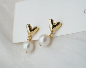 Heart Real Pearl Dangle Earrings, Velantines Day Fresh Water Pearl Earrings, Small Pearl Earrings for Minimalist, Pearl Earrings For Lover