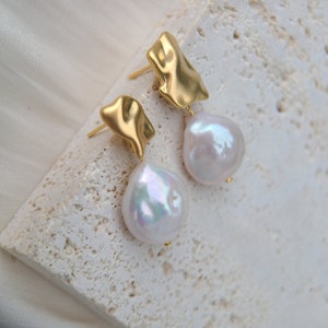 Asymmetrical Pearl Drop Earrings, 18K Gold Plated Hypoallergenic Mismatched Earrings, Freshwater Baroque Pearl, Modern Dainty Pearl Earrings
