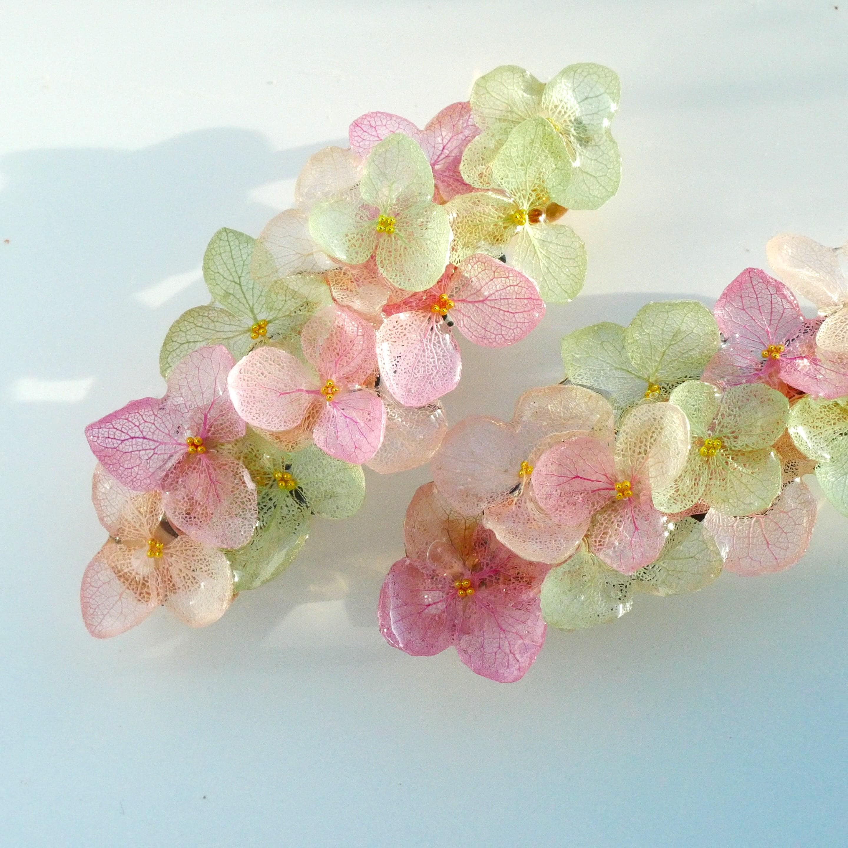 Dried Hydrangea Flower Hair Barrette, Real Floral Resin Hairclip, Real Flower Resin Hair Clip, Pressed Hydrangea Hair Piece, Bridal Barrette