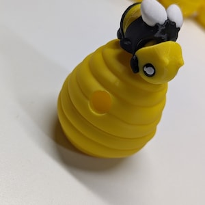 3D Printed Bumble Bee with Hive