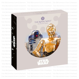 Puede incluir: Una caja de embalaje de moneda de plata con los personajes de Star Wars C-3PO y R2-D2. La caja está decorada con el logotipo de Star Wars y el logotipo de la Royal Mint. El texto "The Original Maker" está impreso en la caja.