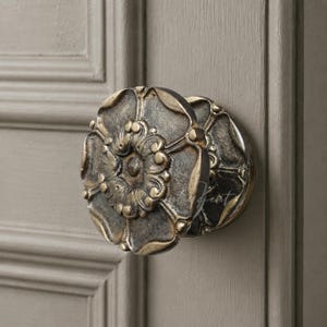 Antique Brass Floral Door Knob, Sculpted Rosette Pull, Sand Cast Hardware, Victorian Entry Accent, Heritage Renovation, Historic Mansion