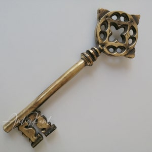 Large Skeleton Key, Vintage Style Cast Brass Skeleton Key, Old Lock Key, Antique Style Collectible Door Keys, Castle Key, Housewarming Gift