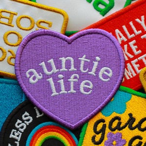 Auntie Life Embroidered Patch, Cute Trucker Hat Patches, Gift For Auntie, Sew On Patch, Promoted To Aunt, Embroidery Gift Ideas, Sister Bday