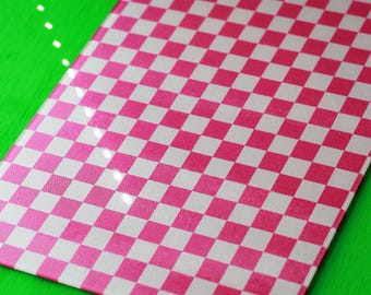 Tabla de cortar de damero rosa retro: decoración vibrante para la cocina, regalo de graduación para la universidad, regalos de inauguración de la casa, tabla de cortar de vidrio