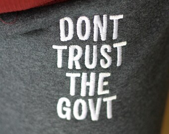 Lustige Jogginghose, Trauen Sie Der Govt nicht - Trainingshose, lustiger Verschwörungstheoretiker, Fitness-Studio Outfit, Geburtstagsgeschenk, Laufbekleidung