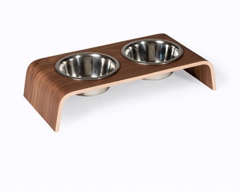 Raised wooden bowl holder for medium-sized pets, for dogs and cats, Made In Italy. Available in Walnut, Oak and Beech.