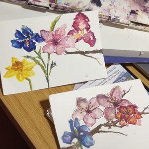 Postales florales de acuarela hechas a mano.  Instagram - Holly_whitnell_art_