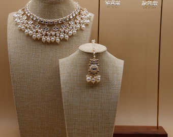 Gold Kundan Schmuckset mit weißen Perlen
