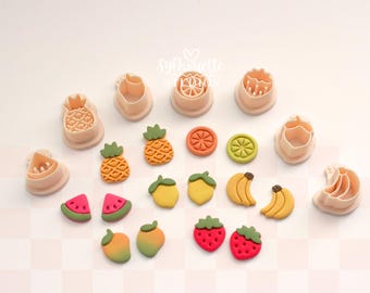 Emporte-pièces Fruit Studs Summer en pâte polymère : fraise, citron, mangue, banane, tranche d'agrumes, ananas, pastèque