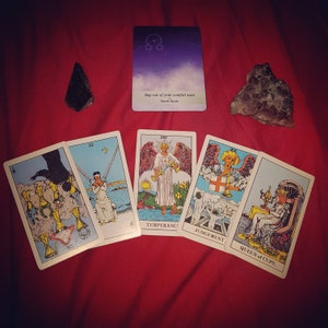 Stuck in a rut' 6 card oracle/tarot draw. Advies voor een verwarrende 2 optie situatie.