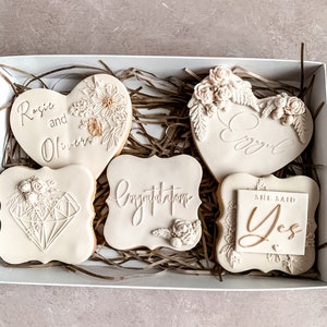 Personalised Engagement biscuits | Engagement biscuits | Wedding biscuits | Engagement gift | Engagement Cookies | Congratulations Cookies