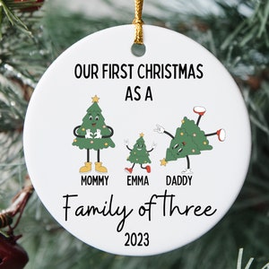 Dreiköpfige Weihnachtsverzierung, personalisierte erste Weihnachtsverzierung des Babys, dreiköpfige Familie, Familienverzierung, erstes Weihnachten