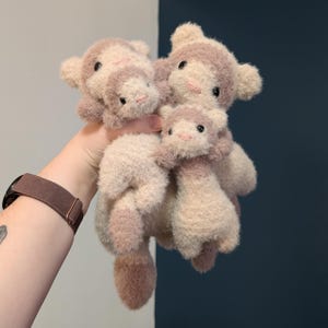 Gewogen fuzzy floppy fret gehaakte knuffel//handgemaakte pluche amigurumi knuffeldier soep buik wezel speelgoed schattig kawaii cadeau beestje afbeelding 3