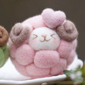 Agulha de lã para artesanato, agulha de feltro em feltro, kit de animais fofos feito à mão, animação inicial, personagem de desenho animado, ovelha da sorte (rosa)