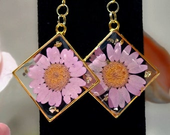 Handpicked Pink Daisy Flower Earring, Timeless Elegance Floral Design, Delicate Springtime Blossom Jewelry, Nature Preserved Resin Accessory