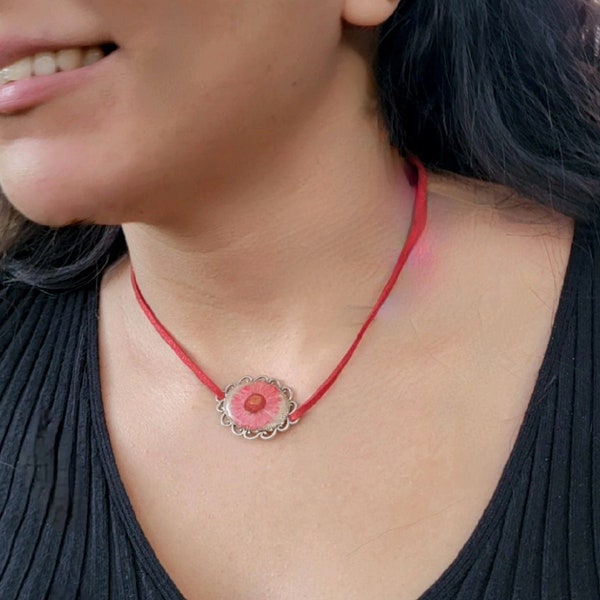 Pressed White Daisy, Women's Choker Necklace, Red Floral Pendant, Trendy Silver Collar, 90's Accessory, Real Flower Choker, Beach Theme