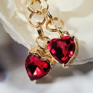 Red Heart Glass Earring, Cupid&#39;s Heart Charm, Elegant Valentine&#39;s Day Gift, Special Occasion Dangle, Cute Romantic Drop, Love-Themed Accesso