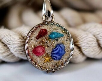 Colar de praia de prata com conchas coloridas, joias artísticas do oceano, pingente de arte em resina inspirada na ilha, cordão de couro sintético, areia de praia real