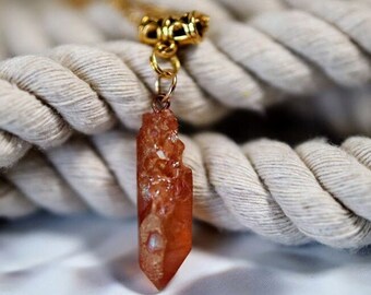 Colar de punhal de cristal de pêssego, amuleto de bala de pedra bruta, joias de cristal, pingente de pêssego, colar de corrente de ouro, colar de cristal, fanáticos por rock
