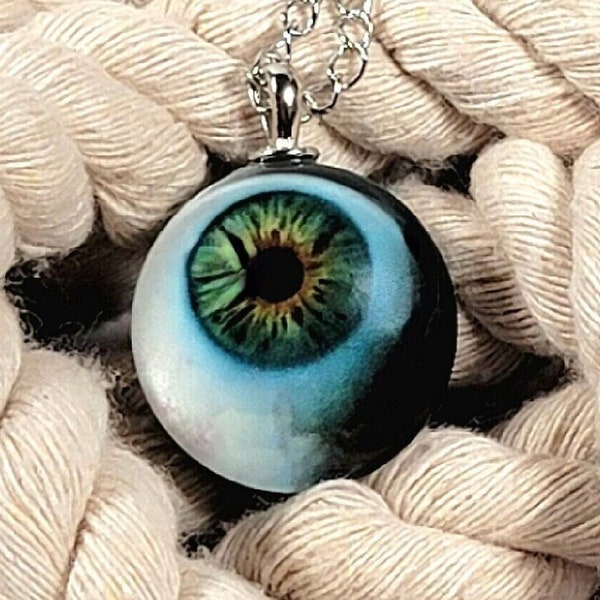 Spooky Eyeball Pendant Necklace, Gaze of Mystery, Chic & Creepy Halloween Jewelry, Eerie Vibe for Any Costume, Unique Gothic Style Look