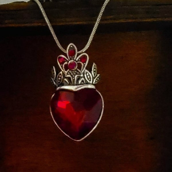 Queen of Hearts Blood Red Necklace, Crowned Queen Pendant, Bold Fashion Jewelry, Showstopper Statement Piece, Regal Jewelry, Majestic Touch