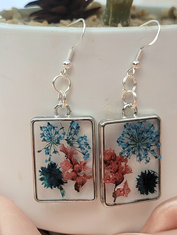 Fiore di alisso viola, orecchini con fiori veri, orecchini floreali fatti a mano, orecchini pendenti con fiori pressati, regalo di compleanno per le donne - Italia