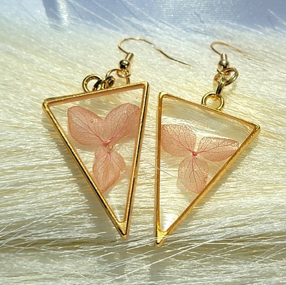 Baby Pink Flowers Earrings, Resin Art, Dried Flower Jewelry, Summer Jewellery, Eco Friendly Accessories, Boho Chic Apparel, Botanical Theme