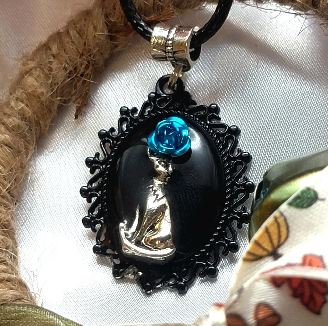 Curated visual reference: Sphynx Cat Necklace Cartouche Jewelry Hairless Feline Pendant Photo Inspiration