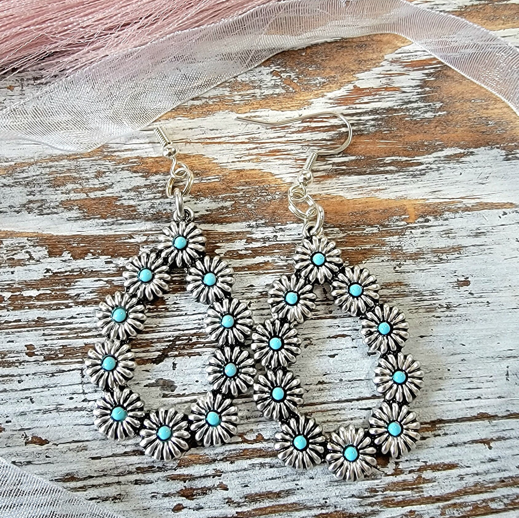 ウッド製 ボヘミアン風❀フラワー柄ティアドロップの大ぶりピアス♡ ウッド製 ボヘミアン風❀フラワー柄ティアドロップの大ぶりピアス♡