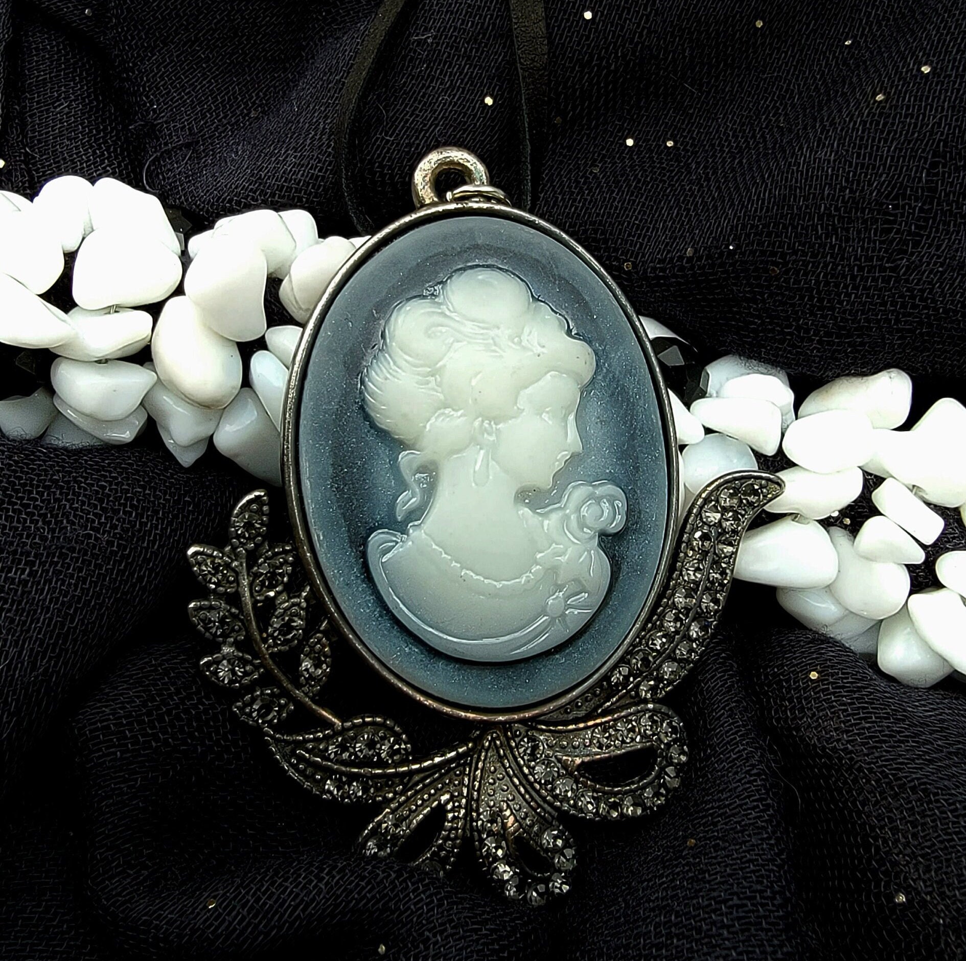 【Lavishe】Silhouette Vintage Cameo Necklace / 追跡送 Amazon.com: Cameo Silhouette Pendant Necklace Vintage for